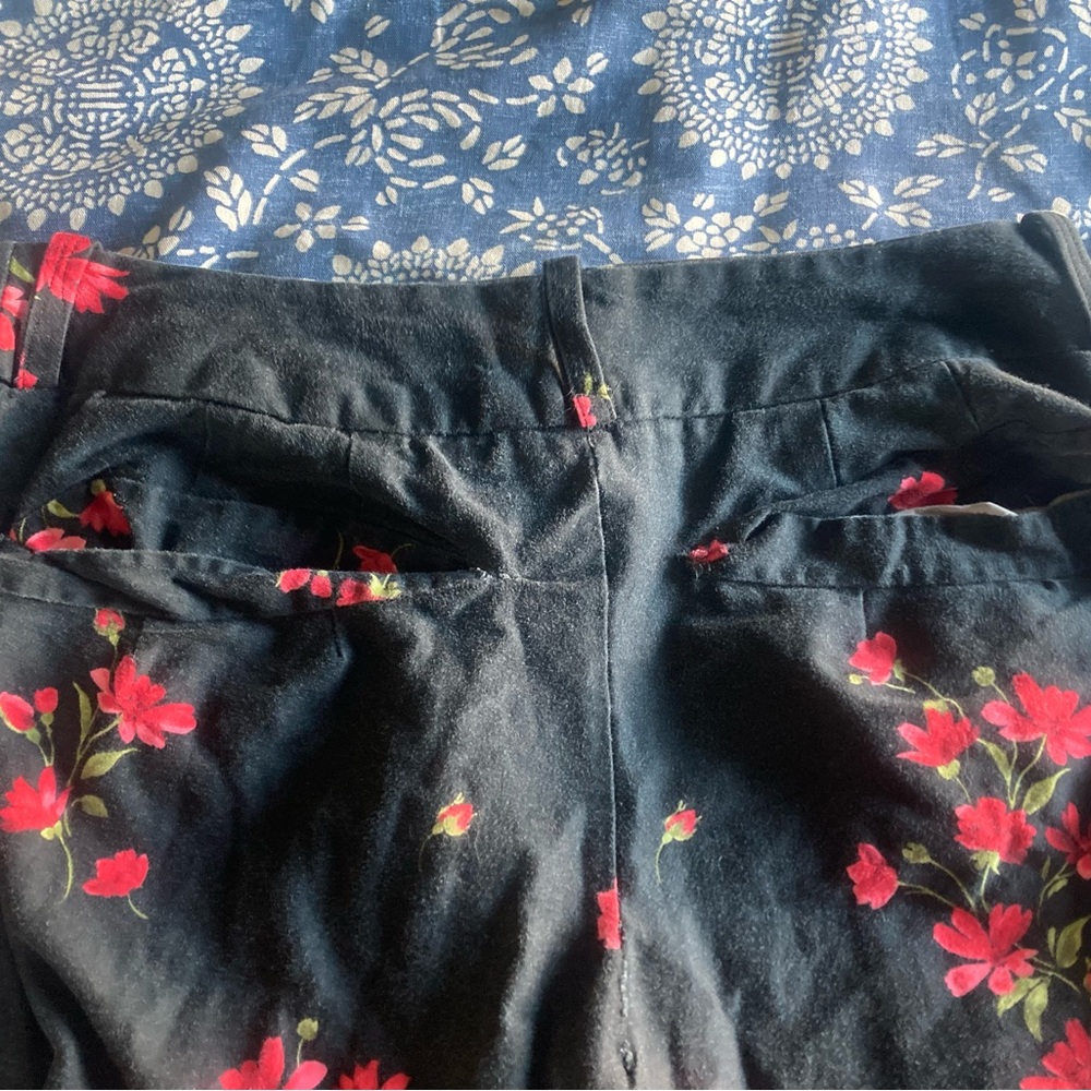 Red rose pants - Picture 4 of 5